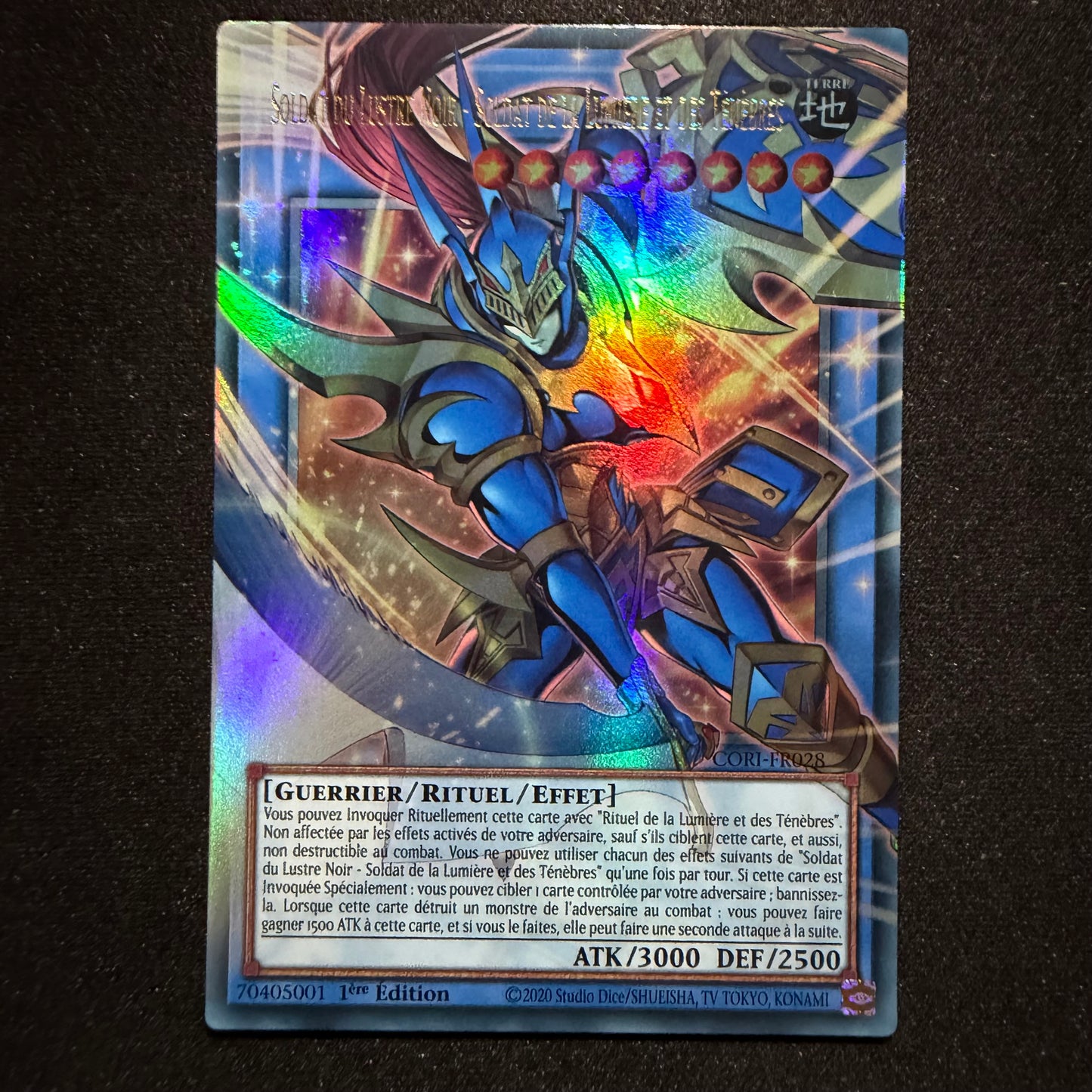 CORI-FR028  Soldat du Lustre Noir - Soldat de la Lumière et des Ténèbres - French (NM)(V.2 - Ultra Rare)